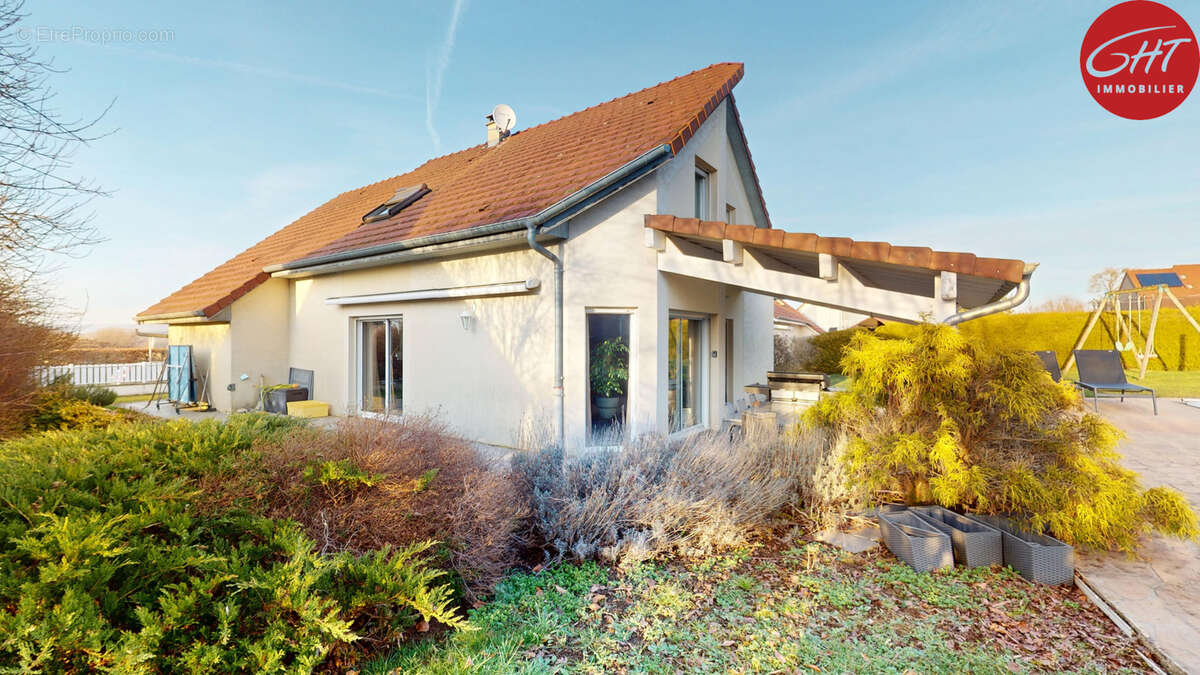 Maison à MAMIROLLE