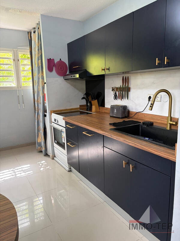 Cuisine neuve entièrement équipée - Appartement à LE GOSIER