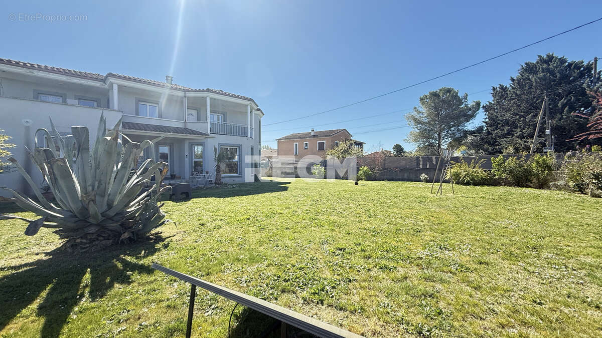 Maison familiale 235 m2 sue parcelle de 1419 m2 - photo 12