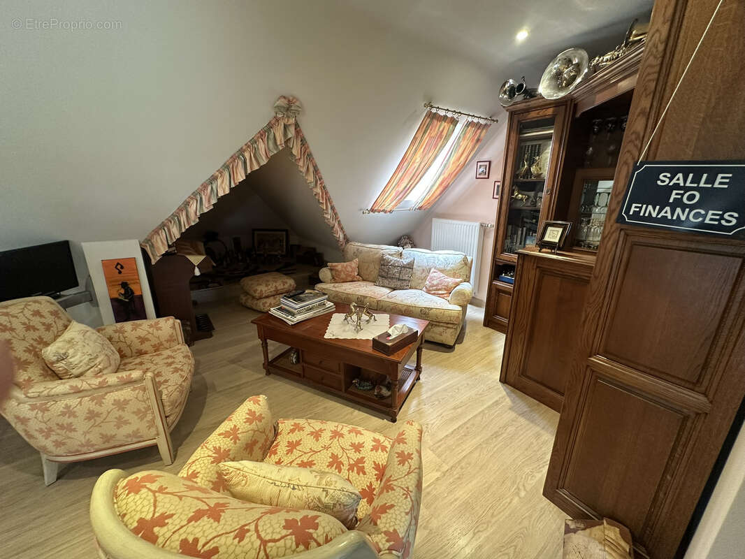 Melrand   Belle maison familiale avec véranda, sous-sol et grand terrain arboré - photo 14