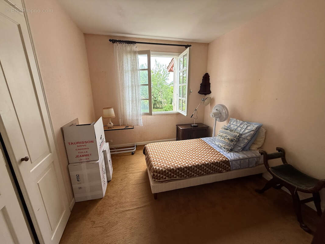 Maison à SAINT-ETIENNE-DE-FOUGERES