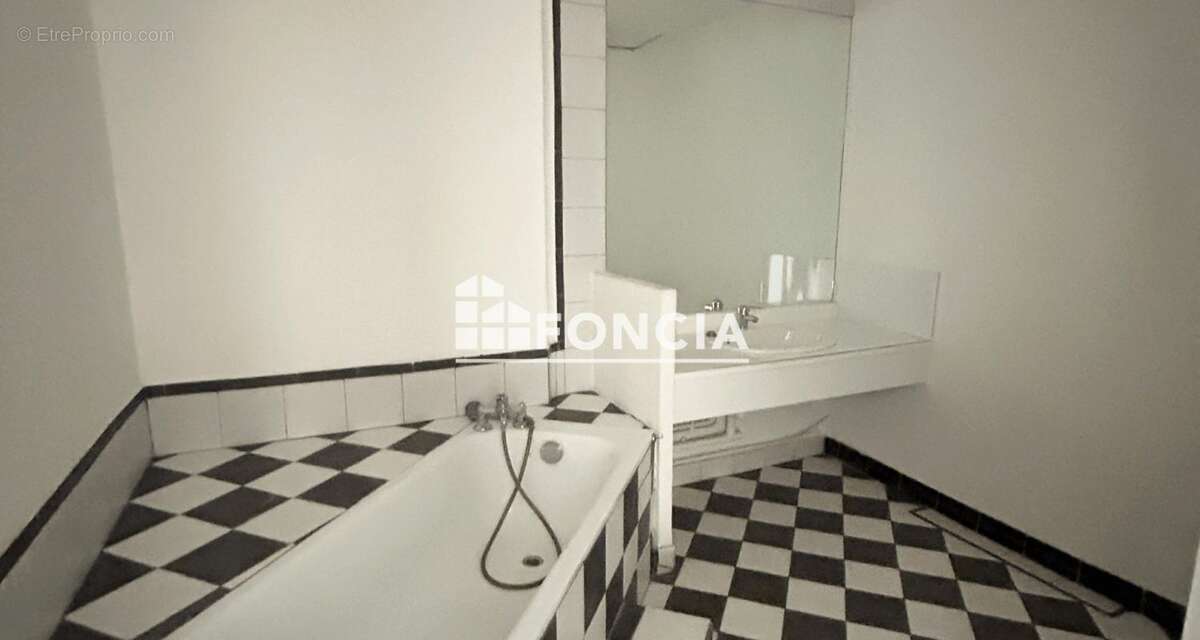 Appartement à MARSEILLE-1E