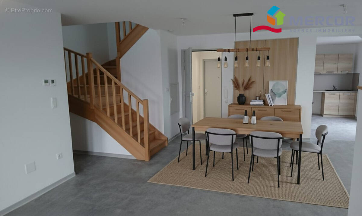 Salle à manger donnant sur la terrasse - Appartement à NEUGARTHEIM-ITTLENHEIM