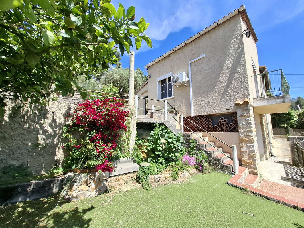 Maison à SAINT-CYR-SUR-MER