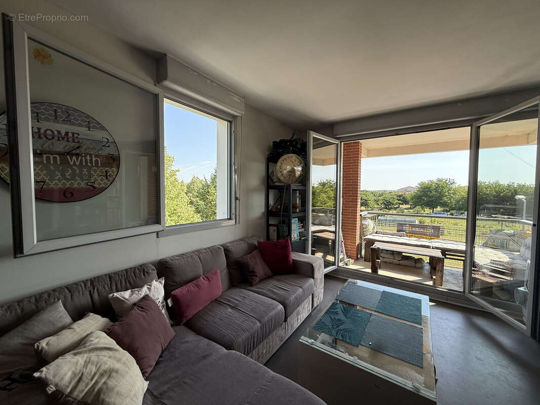 En exclusivité ! Grand T3 de 75 m2 avec ascenseur, terrasse et parking proche de toutes commodités !!! - photo 3