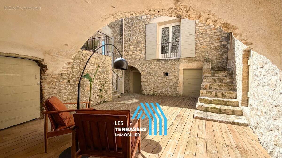 Maison à MIRMANDE