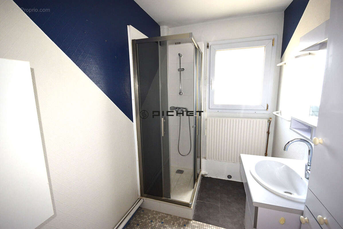 Quartier La Genette appartement T4 de 90m2 avec garage et cave. - photo 11