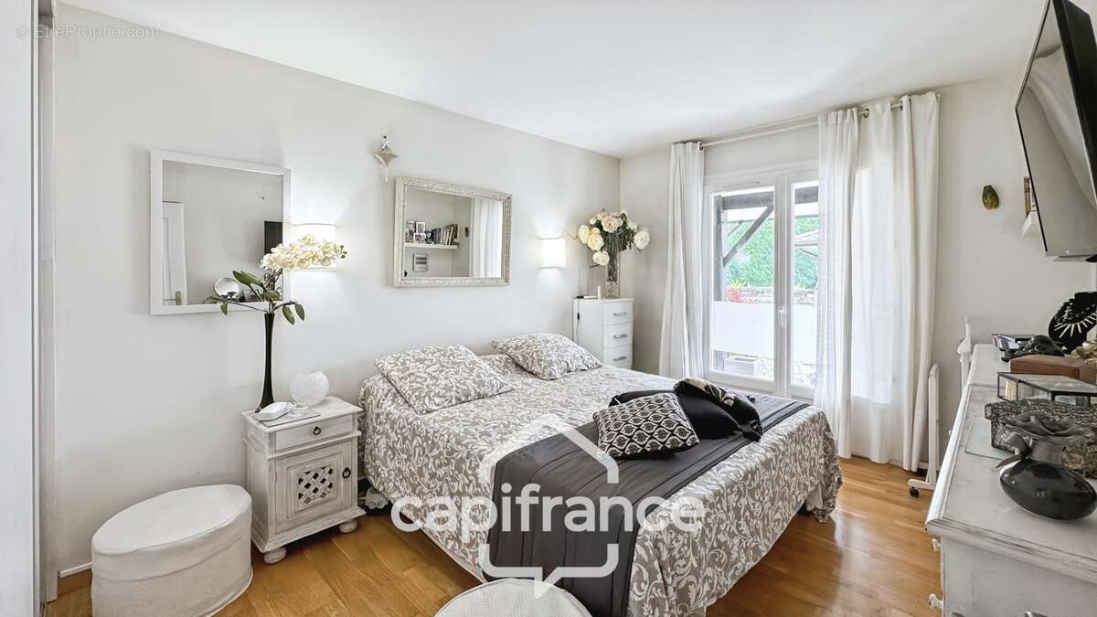 CASTETS 40  – Maison rénovée de 123 m² avec T1 indépendant, sous-sol aménageable de 100 m² et jardin paysagé - photo 8