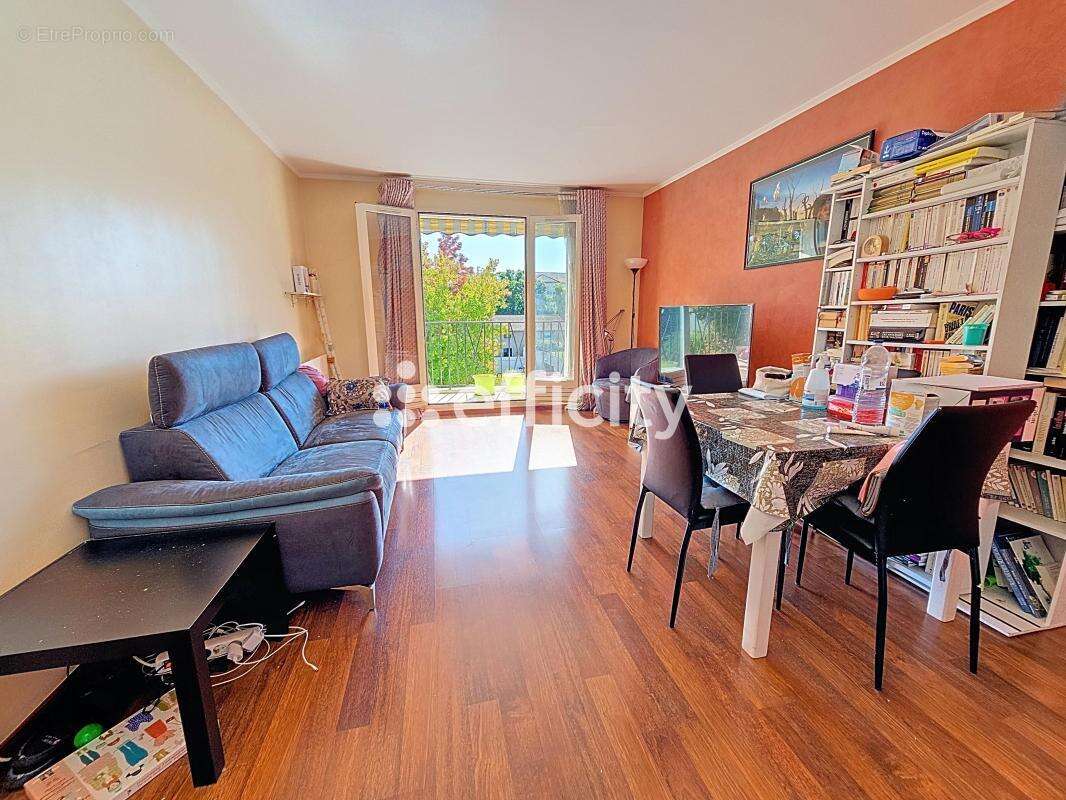 Appartement à LE PLESSIS-TREVISE