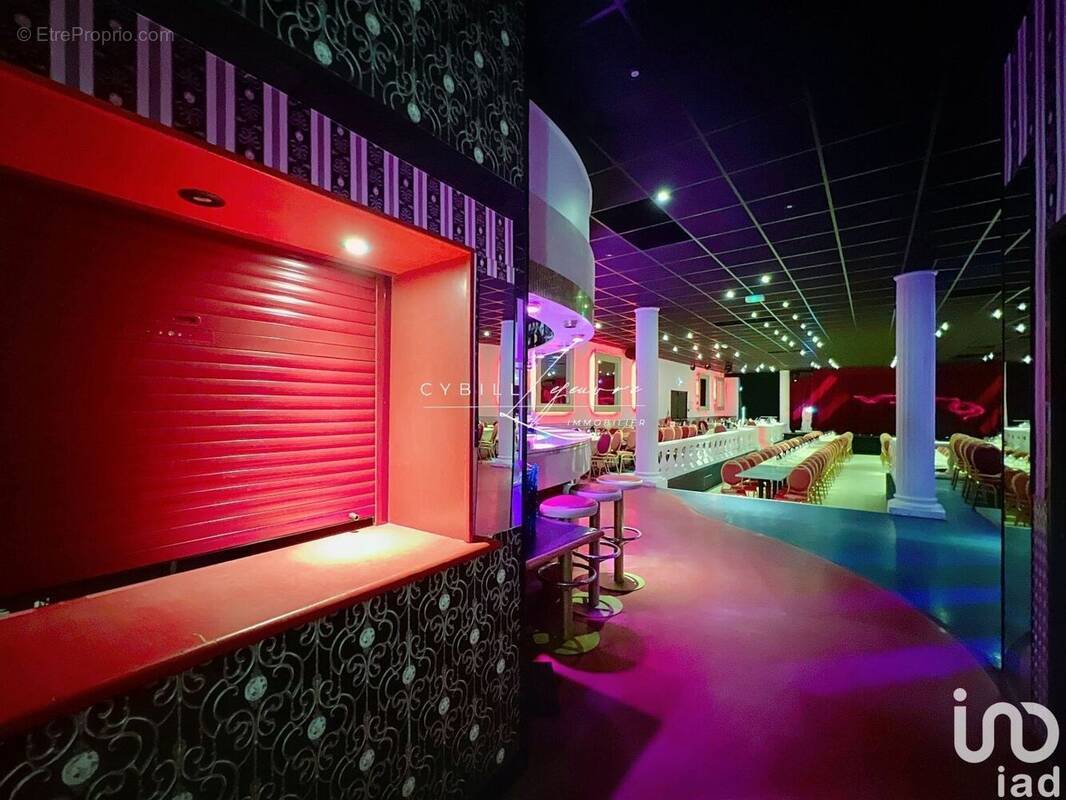 Photo 1 - Commerce à VITOT