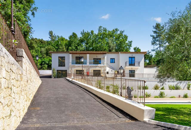 Maison à ROQUEFORT-LES-PINS