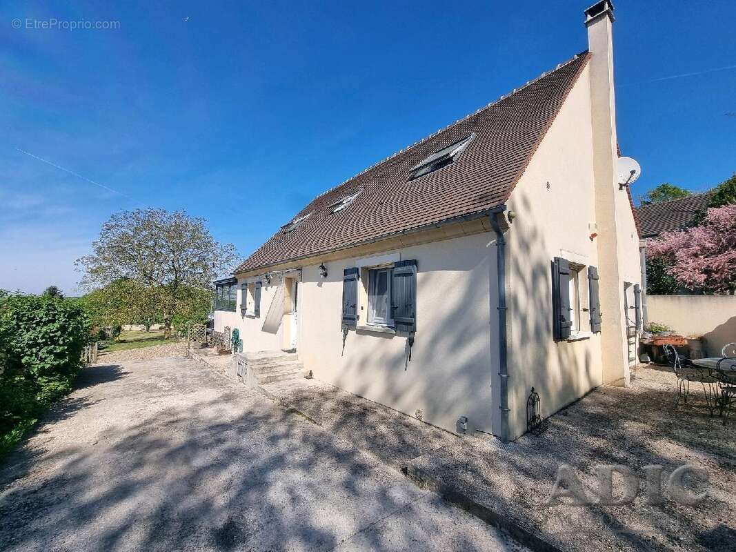 Maison 169 m² à Saint-Soupplets  - photo 2