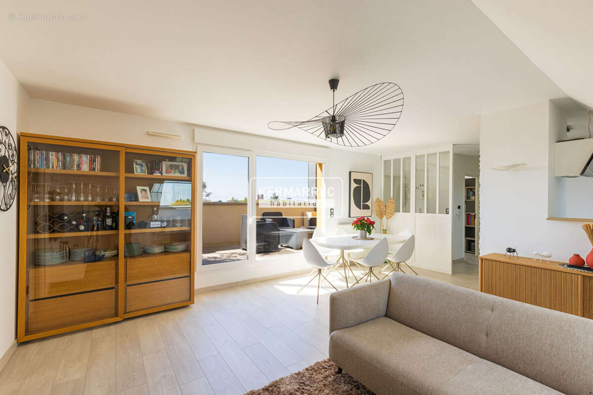 Appartement Type 4 de 84m² hab / 94m² utiles en dernier étage  - Terrasse & Garage double - photo 2