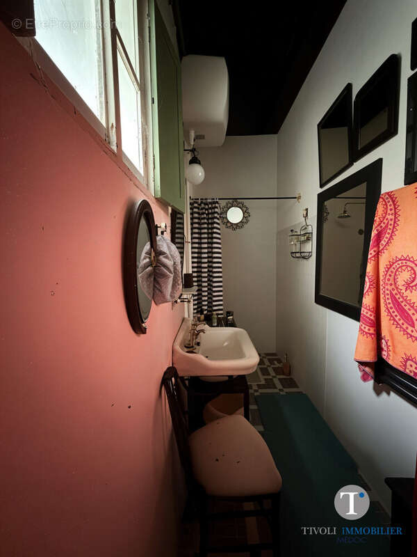 Maison à SAINT-SEURIN-DE-CADOURNE