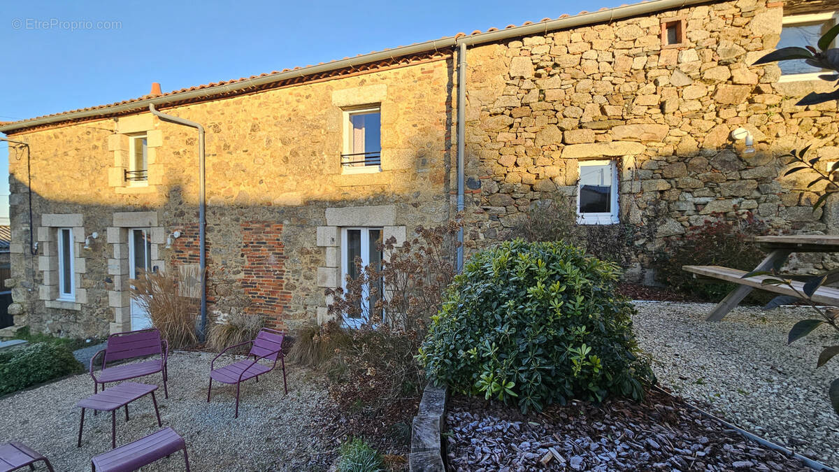 Maison à LES HERBIERS