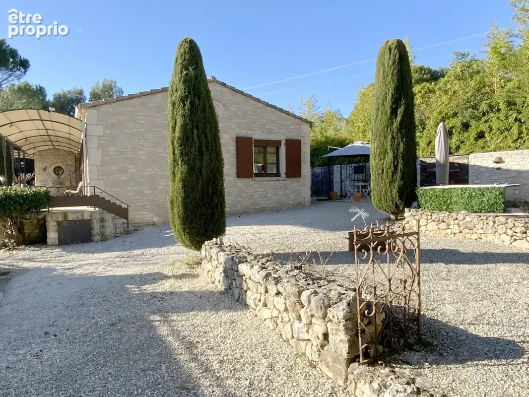 Charmante villa de plain pied sur un beau terrain arboré avec piscine. - photo 4