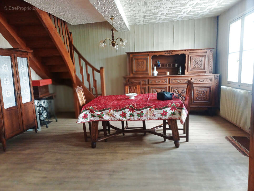 Maison à BAIGNES-SAINTE-RADEGONDE