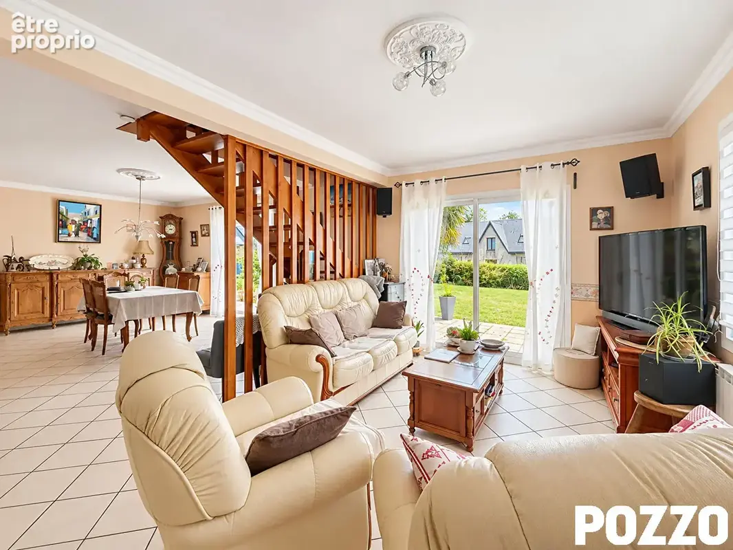 A Vendre - AVRANCHES - LE VAL SAINT PERE - Maison 6 pièce(s) 150 m² - Terrain - photo 6