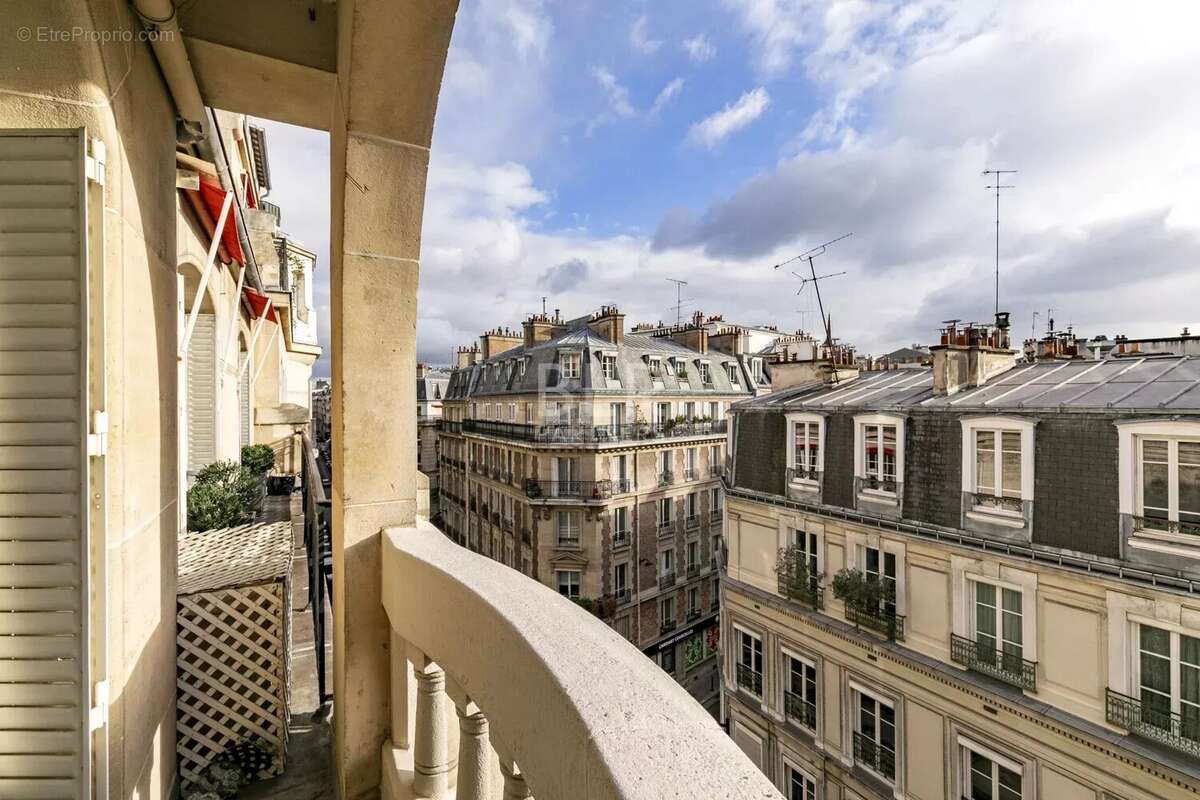 Appartement à PARIS-17E
