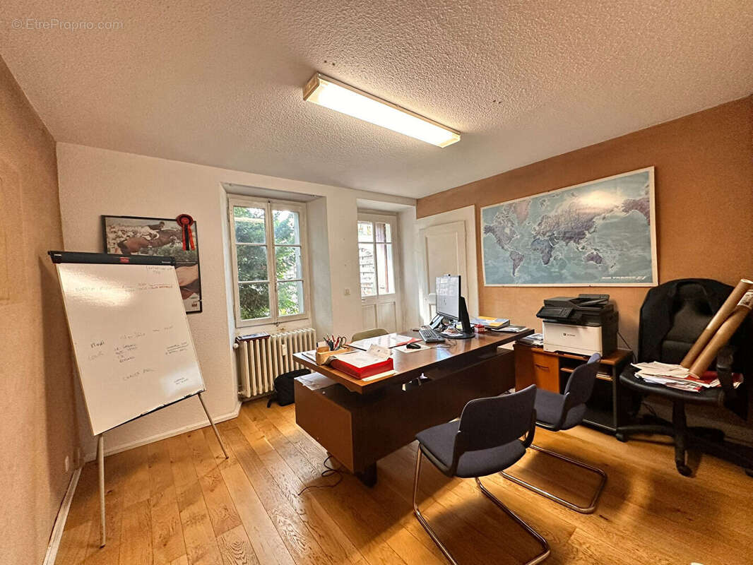 Commerce à DOUVAINE