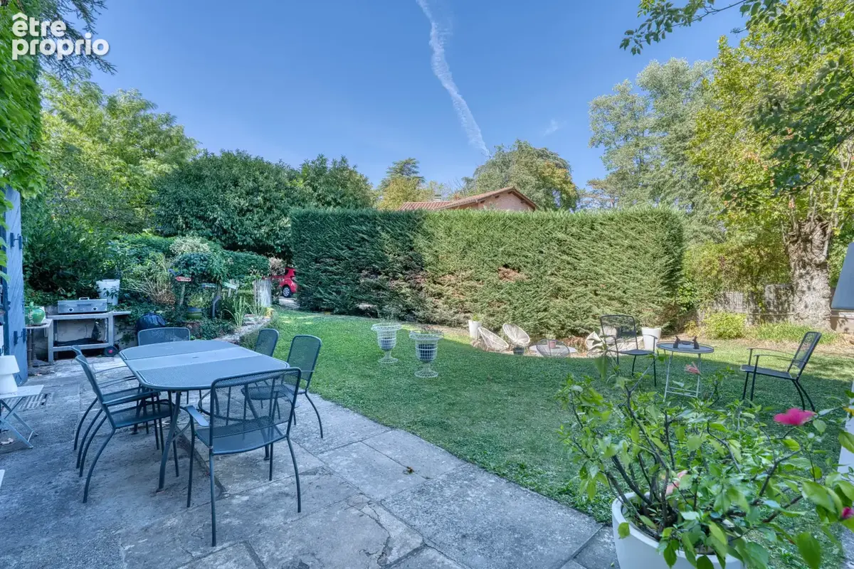 OULLINS - Propriété de 400 m2 - photo 2