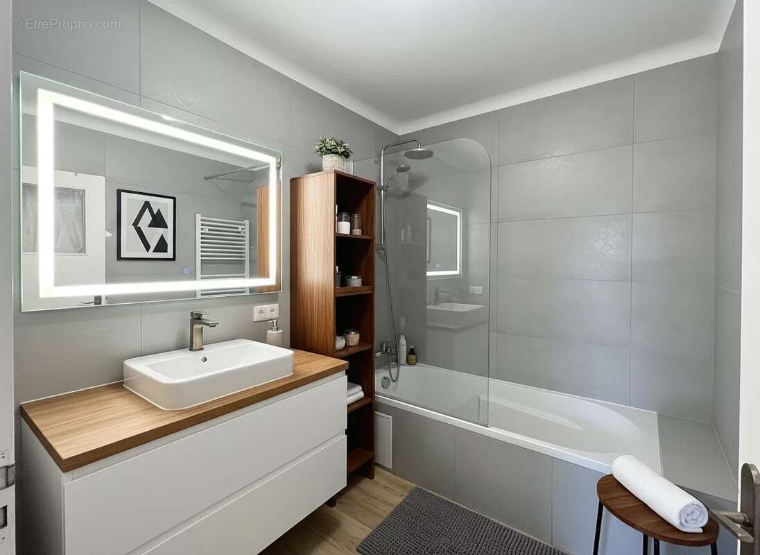 Appartement à VALLAURIS