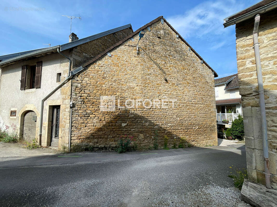 Maison à LONS-LE-SAUNIER