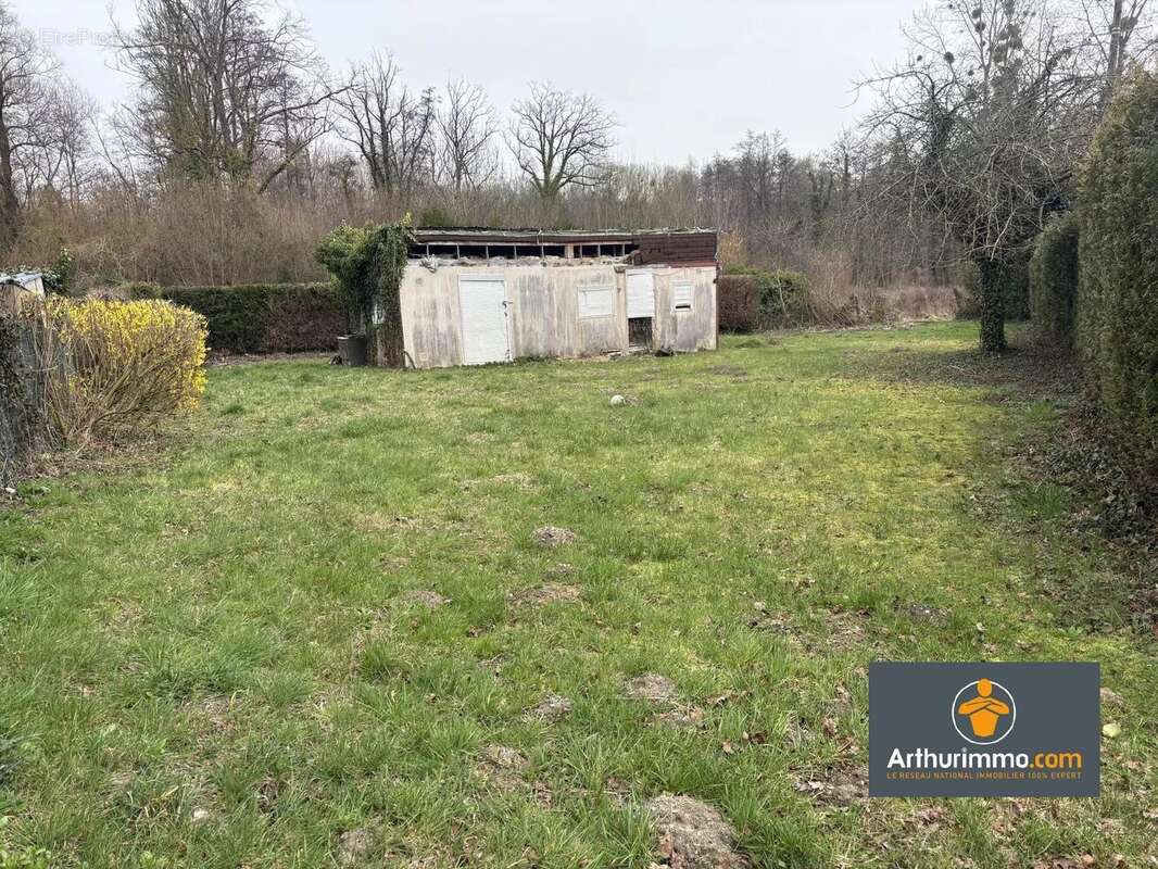 Terrain à MAUREGNY-EN-HAYE