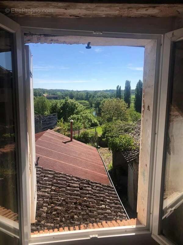 Appartement à MAGNAC-LAVAL