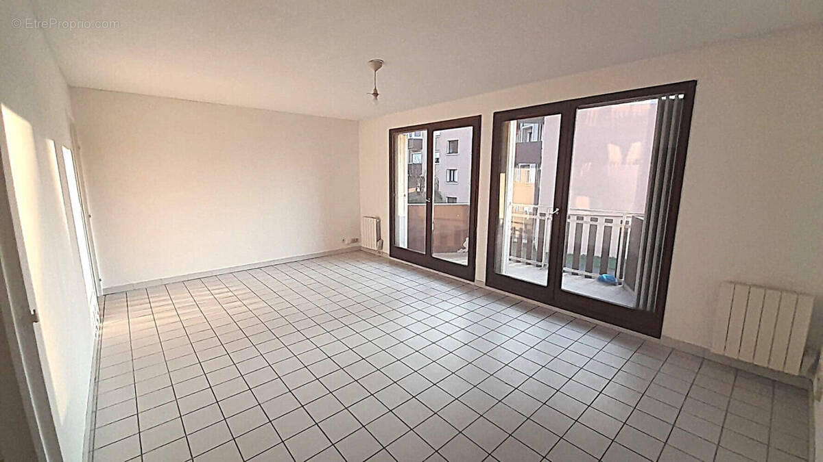 T3 lumineux avec balcon - 70M² 1 - Appartement à MEYTHET