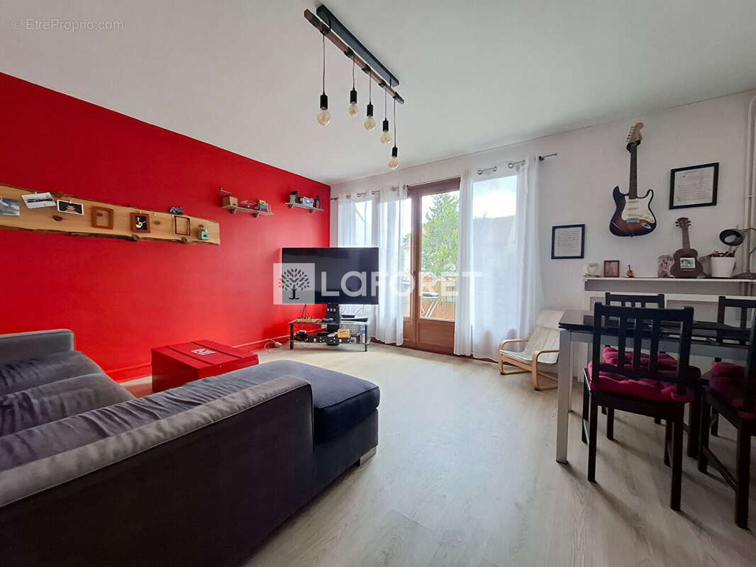 Appartement à LES PAVILLONS-SOUS-BOIS