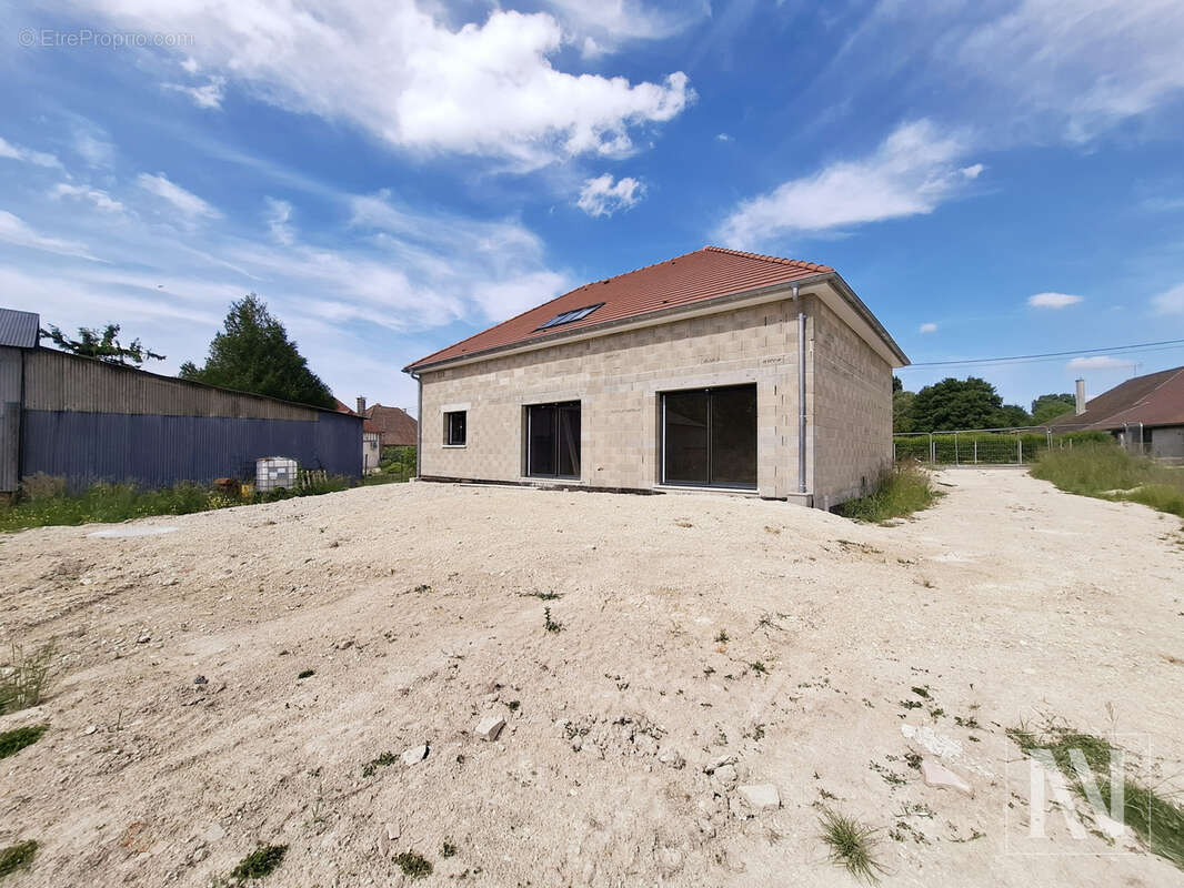 Maison à VOUE