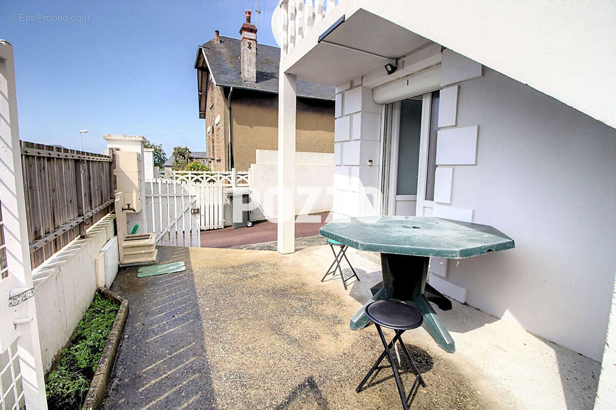 Appartement à DONVILLE-LES-BAINS