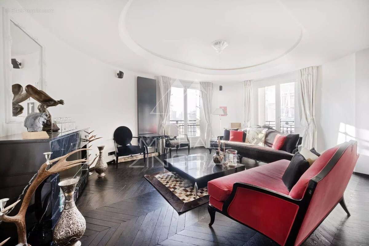 Appartement à PARIS-16E