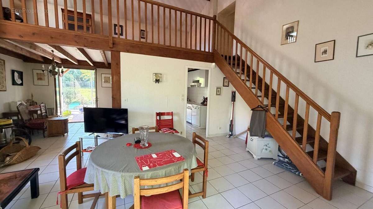 Photo 7 - Maison à LA TOUR-DE-SALVAGNY