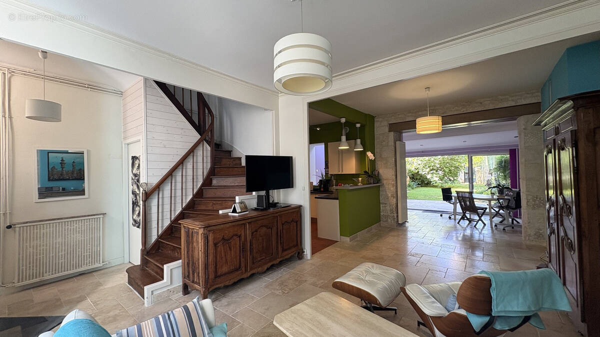 NIORT   Maison de ville T4 dans un quartier recherché - photo 2