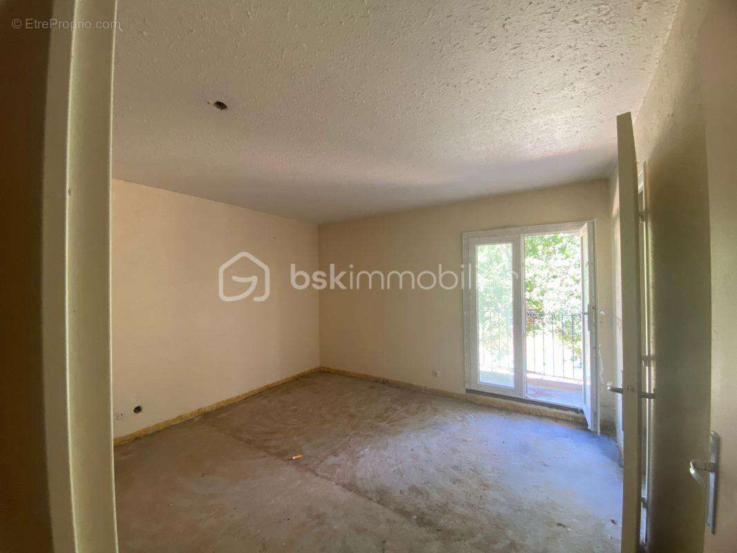 SAINT-CHRISTOL ((84) -  Créez votre T2 sur mesure ! Plateau sous forme d'appartement de 68 m² env. situé au 1er étage avec ascen - photo 12