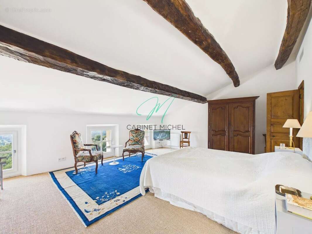 Appartement à CHATEAUNEUF-GRASSE