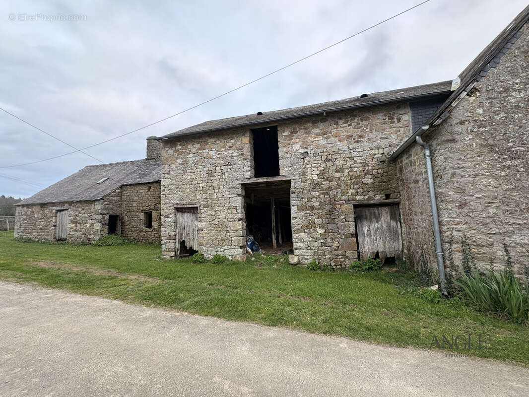 Maison à SAINT-CALAIS-DU-DESERT