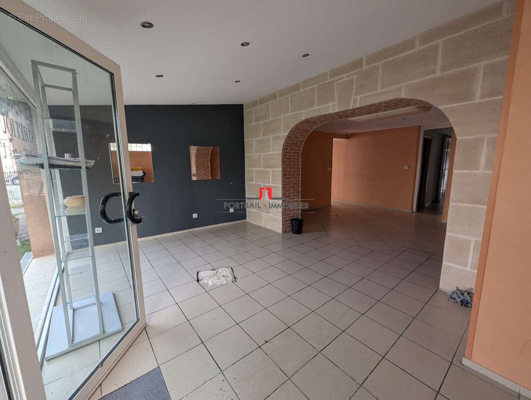 Commerce à ETAULIERS