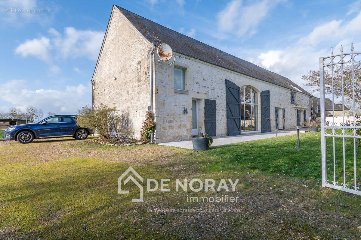 Deux maison, 260m2 et 90m2, dépendances terrain clos de 7500m2 - photo 2