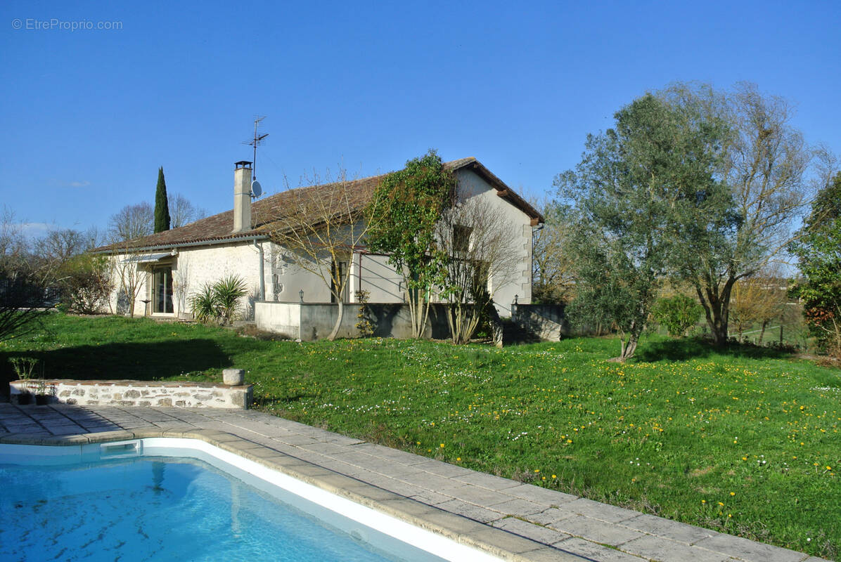 Maison à SAINTE-BAZEILLE