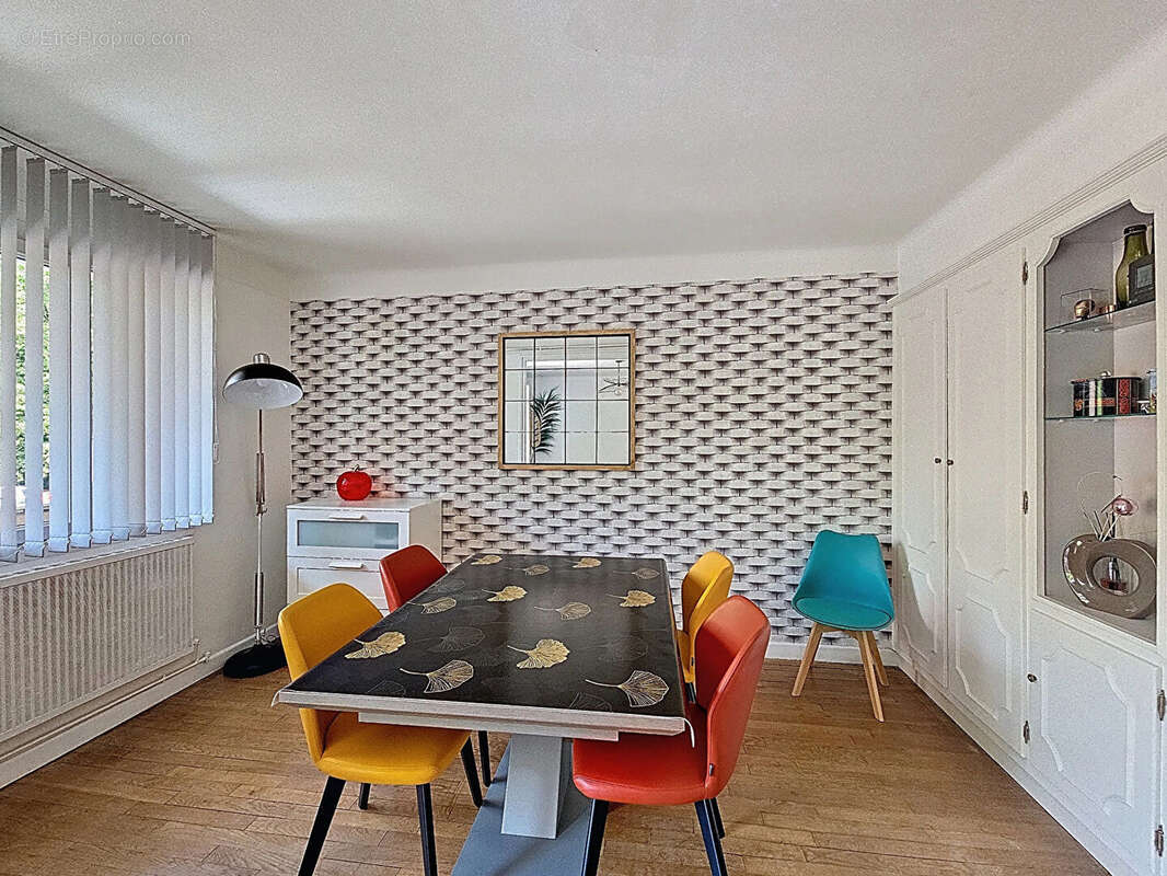 F4 rénové avec balcon et garage - photo 4