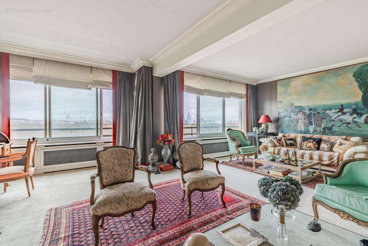 Appartement à PARIS-16E