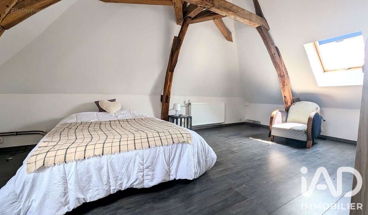 Maison 210 m² à Saint-Jean-De-La-Motte  - photo 8