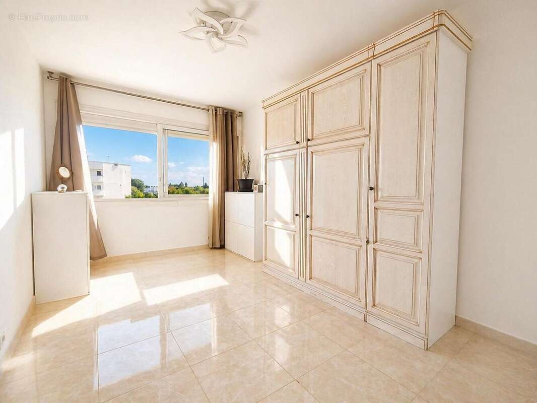   - Appartement à SAINT-LAURENT-DU-VAR