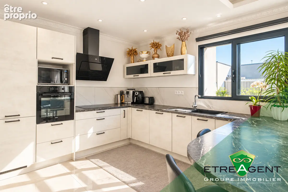 Maison SOLIERS - 123 m² - 4 chambres - photo 2