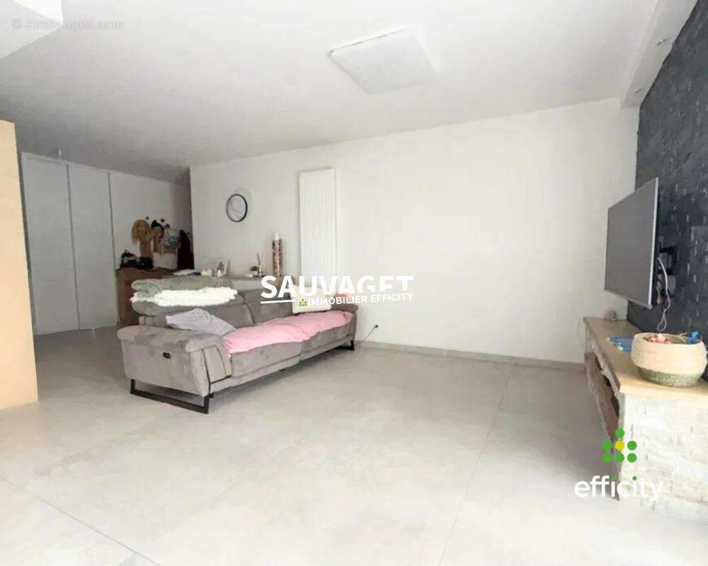 Appartement à REIGNIER