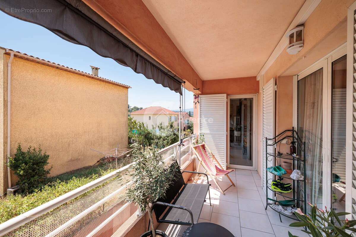 Appartement à MOUANS-SARTOUX