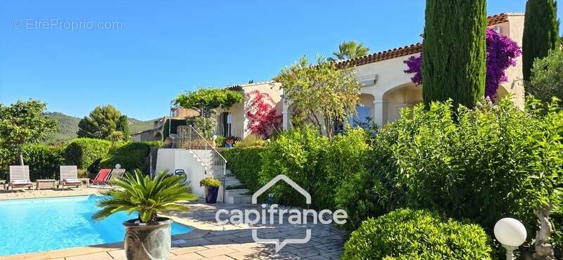 Maison à vendre 4 pièces VUE MER + Garage 55m² + Piscine SANARY SUR MER (83) - photo 3
